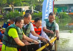 Pemkab Karawang Lepas 37 Ton Ikan, Ribuan Warga Karawang Mancing Gratis di Irigasi