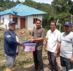 Diterjang Angin Kencang, Pohon Besar Roboh Hancurkan Rumah Warga
