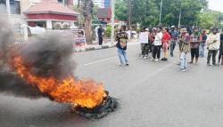 Sidang 4 Terdakwa Kasus Makar di PN Makassar, Massa Aksi Tuntut Pembebasan Tapol Sorong