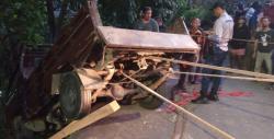 Mobil Nyaris Terjun ke Lahan Perkebunan, Damkar Lakukan Evakuasi Dramatis