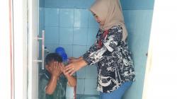 Ritual Unik di Indramayu, Anak Lahir Kalungan Usus Dibawa ke Lapas