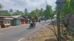 2 Kali Ambruk, Tiang Provider di Purworejo Bahayakan Pengguna Jalan Provinsi Purworejo–Magelang 