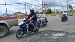 Jalan Basuki Rahmat Sorong Rusak Parah, Warga Keluhkan Bahaya dan Tuntut Pemerintah Segera Bertindak