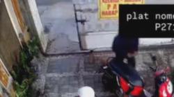 CCTV Rekam Aksi Dua Pelaku Curi Motor di Rumah Kos Jember Saat Adzan Maghrib