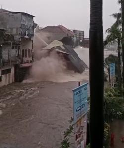 Banjir Bandang Terjang Denpasar-Jembrana, Bangunan Ambruk dan Dua Warga Tewas