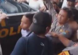 Pengamen Badut di Jember Nyaris Tewas Dihajar Massa Usai Curi Motor