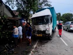 Kecelakaan Beruntun Lima Kendaraan di Jalur Arteri Jombang, Truk Melaju Tabrak 3 Mobil dan Motor