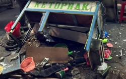 Gegara Ditagih Kurang Rp3.000, Pemuda di Depok Ngamuk Hancurkan Gerobak Ketoprak