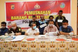 Sat Narkoba Musnahkan Barang Bukti Narkotika Hasil Ungkap Kasus, Empat Tersangka Diamankan