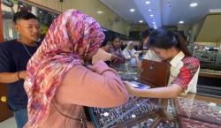 Harga Emas Makin Sadis, Omzet Toko Turun Drastis, Warga Pilih Jual daripada Simpan