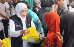 Khofifah Tinjau Distribusi Sembako Murah di Sidoarjo, Dorong Penjangkauan Lebih Merata