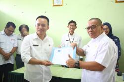 Pemkab Garut Serahkan Bantuan Premi Asuransi Mikro Perlindungan Jiwa Petani 2025