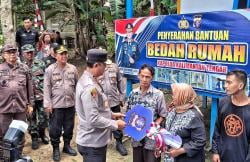 Muhammad Rusasi Warga Barito Selatan Terima Bantuan Bedah Rumah dari Kapolda Kalteng