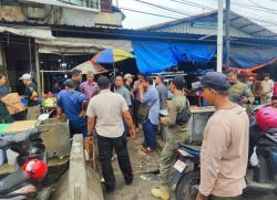 Pasar Rebo Ditertibkan, Satpol-PP Tertibkan Terpal Liar demi Wajah Baru Purwakarta