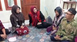 Bupati Pandeglang Kunjungi Rumah Duka di Menes, Himbau Awasi Keluarga Terdekat