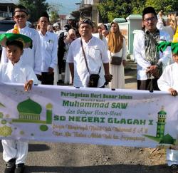 Berjalan Sambil Riang Gembira, Puluhan Siswa di Pakuniran Gelar Maulid Nabi Muhammad