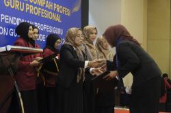 Sumpah Profesi Guru Unisri
