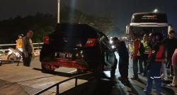 Kecelakaan di Flyover Kiaracondong Bandung Sabtu Malam, Honda Brio Hitam Tabrak Bus