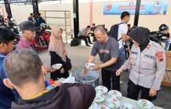Pemohon SKCK di Polres Sukoharjo Disuguhi Bakso Gratis, UMKM Lokal Ikut Terangkat