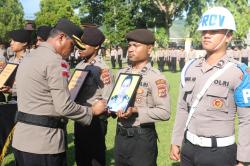 Polres Jayapura Pecat 5 Personel Polisi di Lapangan Apel
