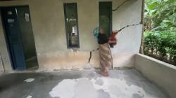 Tinggal di Tanah Bergerak, Warga Lebak Hidup dalam Kecemasan