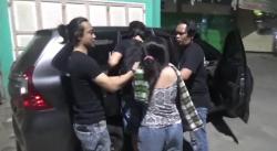 Dramatis! Emak-emak Hadang Polisi saat Tangkap Pelaku Pencurian di Gowa