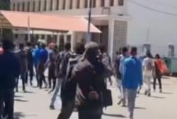 Demo Ribuan Massa di Timor Leste Rusuh, Mahasiswa Ngamuk Rusak Mobil Anggota DPR