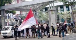 Massa Geruduk Kejati Jabar, Laporkan Dugaan Jual Beli Jabatan dan Korupsi Dana Stunting Rp5,4 Miliar