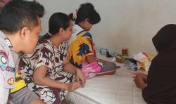 Siswi SD di Pangandaran Kecanduan 3 HP, Brigadir Kuswandi Turun Tangan Bikin Nangis