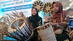 Kerajinan Pelepah Pisang dan Eceng Gondok asal Kebumen Jawa Tengah ini Tembus Amerika Serikat.