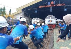 Lokomotif Jadi Objek Lomba Unik di Cirebon, KAI Daop 3 Rayakan HUT ke-80