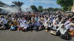 Kumpul di Bundaran Air Mancur Masjid Agung Palembang, Ribuan Warga Doakan Kesembuhan Tokoh Sumsel