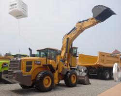 Lovol Heavy Industries Perkenalkan Excavator FR2000F dengan Bobot 200 Ton