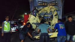 Tabrakan Maut Truk di Pangkep Tewaskan Dua Orang, Satu Luka
