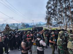 Tim Gabungan TNI-Polri Evakuasi 6 Personel Kopassus dari Kepungan Massa di Yalimo