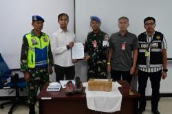 Disembunyikan Dalam Sepatu, Personel Lanud RSN Gagalkan Pengiriman di Bandara SSK Pekanbaru