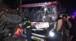 Kecelakan Bus Mira Bawa 32 Penumpang Tabrak Truk Hingga Terguling di Jombang, Satu Orang Luka