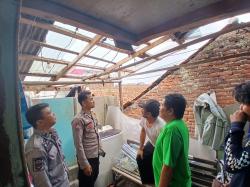 BPBD : 13 Bangunan Rusak, 3 Warga Luka Akibat Puting Beliung di Soreang