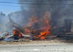 Gudang Kayu Siap Jual di Desa Ngabetan Gresik Ludes Terbakar