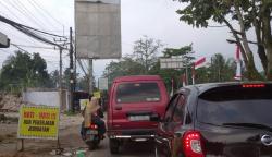 Pembangunan Jembatan Cirokoy Bikin Jalan Cipacung–Mengger Macet