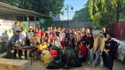 Diskominfo Makassar Peringati WCUD 2025 dengan Kerja Bakti dan Kunjungi TPS3R