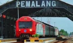Ngamuk! Seorang Perempuan ODGJ di Pemalang Lempari Kereta Api dan Serang Warga