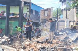 Bidlabfor Polda Papua Lakukan Olah TKP Kebakaran 26 Unit Rumah Warga di Jayapura
