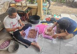 Kampus Surabaya Bantu UMKM Mama Muda Sidoarjo, Pakai AI dan Kemasan Ramah Lingkungan