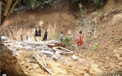 Korban Tertimpa Dinding dan Pecahan Kaca Saat Peristiwa Tanah Longsor di Bengkulu Utara