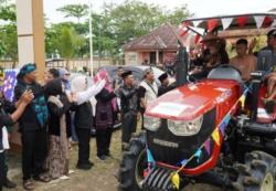Ribuan Warga Padati AgriFest 2025 Sukaresmi, Balap Traktor Jadi Daya Tarik Utama!