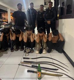 Polisi Gagalkan Tawuran di Karawang Barat, 8 Sajam dan 1 Bom Molotov Diamankan