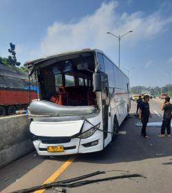 Kecelakaan Beruntun di Tol Cipularang KM 99, Libatkan Dua Bus dan Kendaraan Derek Jasa Marga