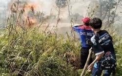 Kebakaran 2 Haktare Lahan Gambut di Palangka Raya, Tim Dalkarhutla Diterjunkan Padamkan Api