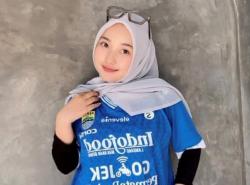 Bandung Bakal Bungkam Arema FC 2-1 di Stadion Kanjuruhan, Itu Prediksi Bobotoh Cantik Devi Yuliani